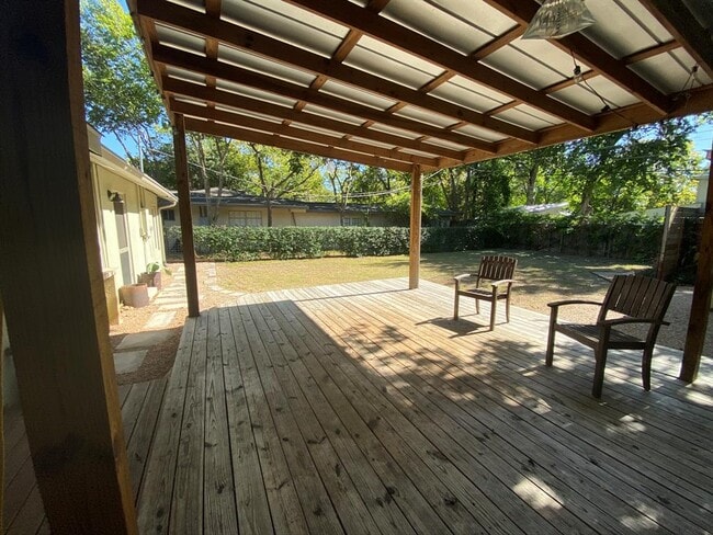 Building Photo - 1415 Bentwood Rd