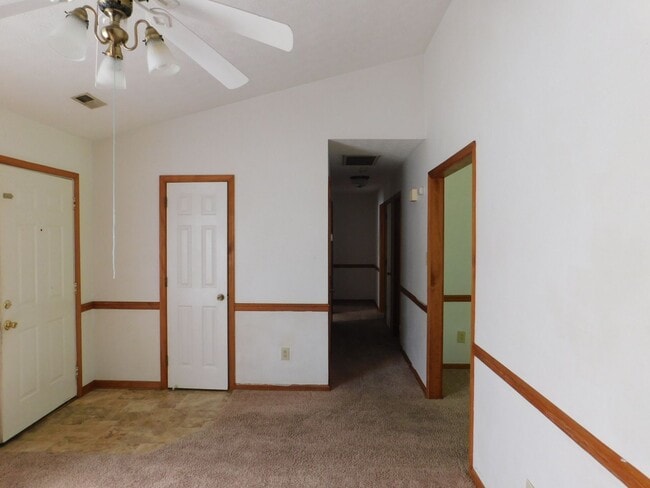 Building Photo - 512 Cougar Pl