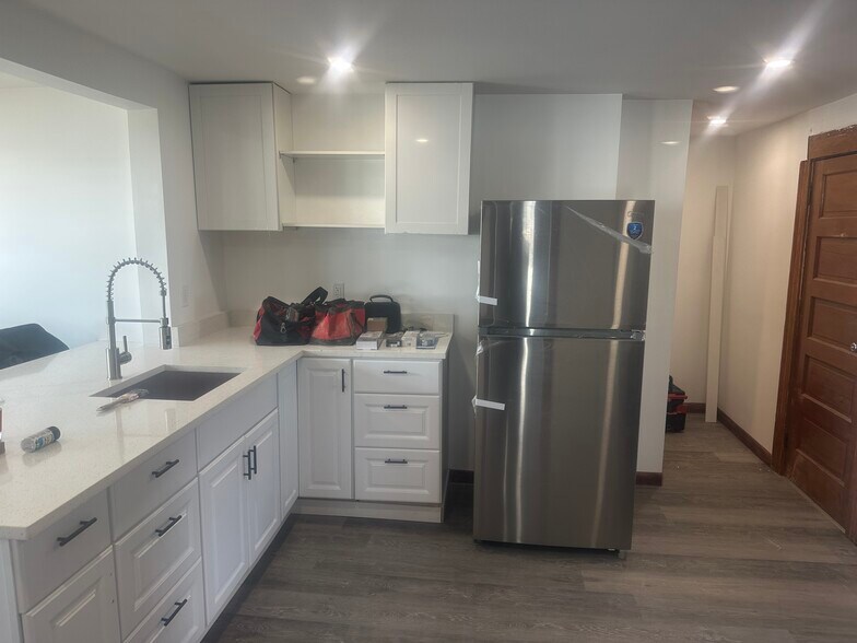 Building Photo - 76 Benham St