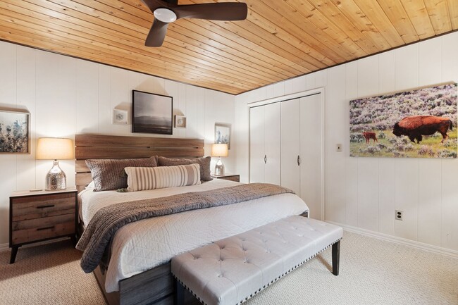 Building Photo - 1 bedroom, 1 bath condo on Whitefish Lake