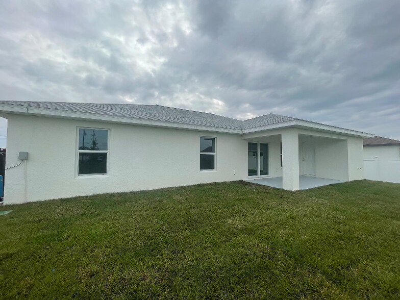 Building Photo - 1121 NW 13th Terrace