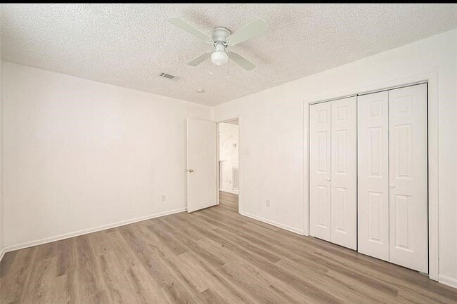 Building Photo - 8430 Round Rock Dr