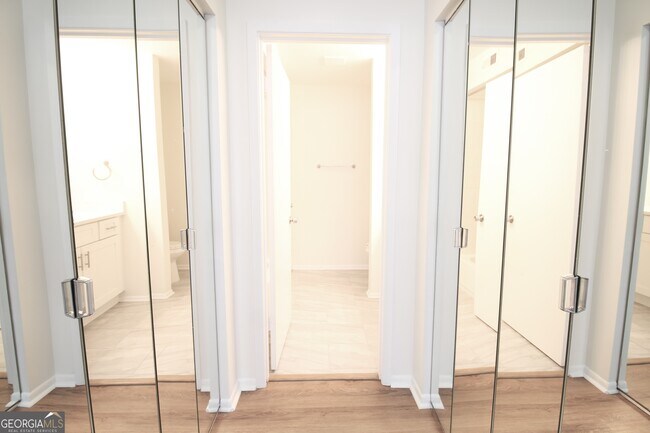 Building Photo - 34 Little Silver Ct