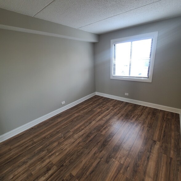 Bedroom - 10501 S Highland Ave