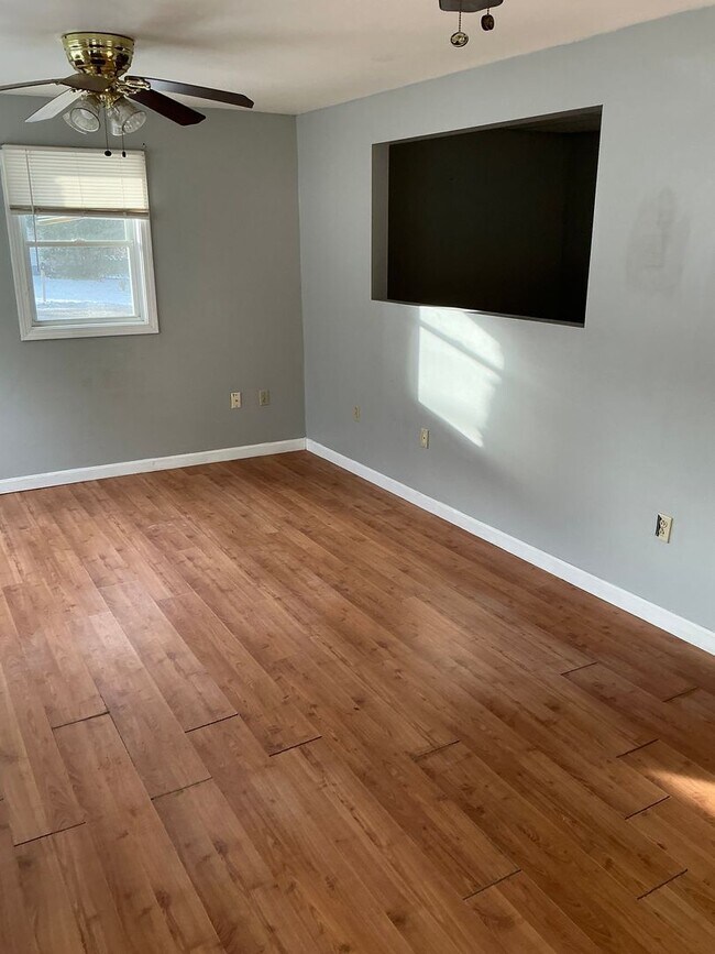 Building Photo - 165 Wiscasset Rd