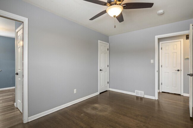 Building Photo - 27576 MacKenzie Dr