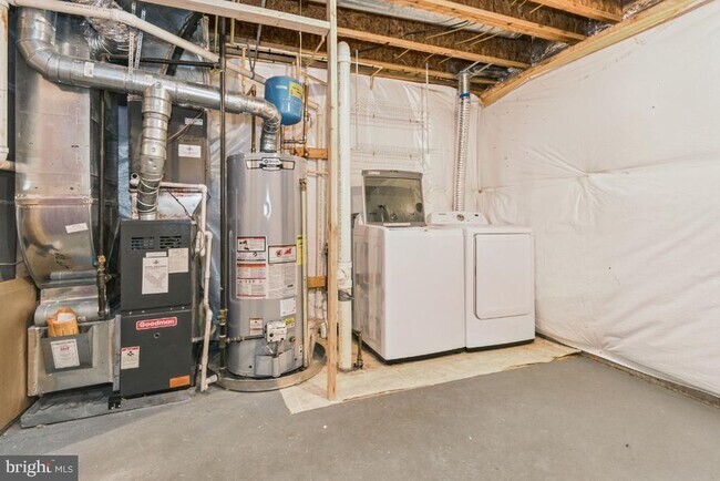 Building Photo - 2261 Forsythia Dr