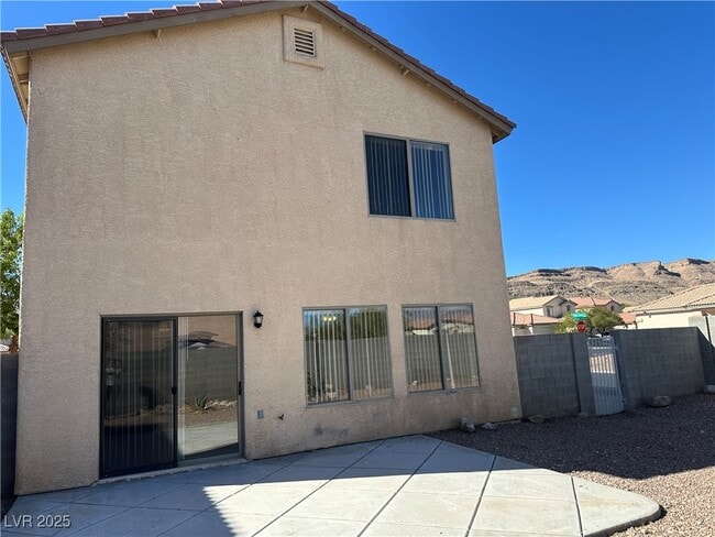 Building Photo - 9558 Grapeland Ave
