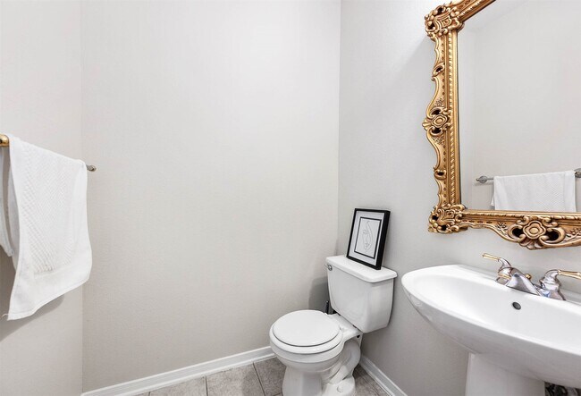 Building Photo - 7902 Feather Springs Dr