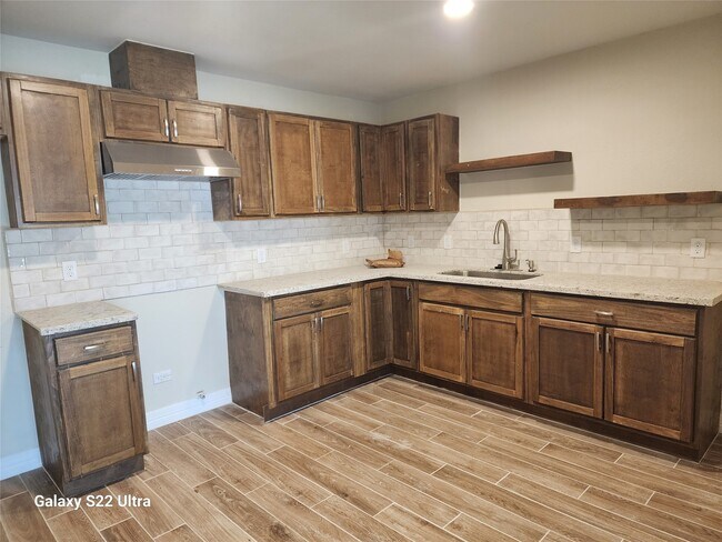 Building Photo - 702 McDaniel St