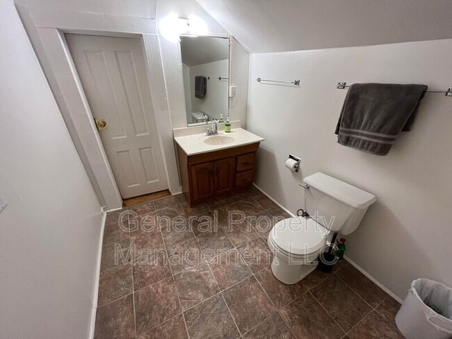 Building Photo - 4 bed 1.5 Bath near UWEC! Available June 1st