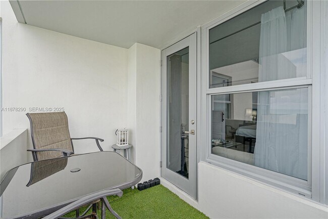 Building Photo - 2899 Collins Ave