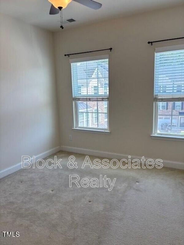 Building Photo - 1112 Boxcar Way