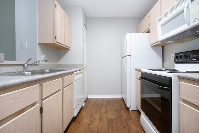 Building Photo - 2 Bedroom Condo in Lakewood Ranch