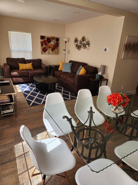 Building Photo - 1104 S State St