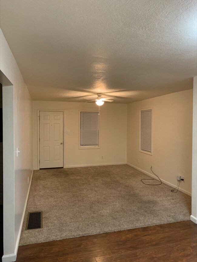 Building Photo - 1014 N Hodson Ave