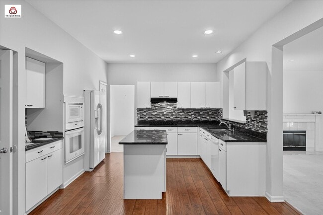 Building Photo - 1431 Provincial Dr