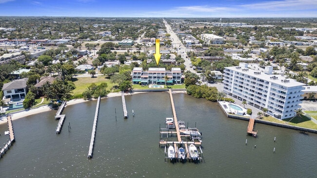 Building Photo - 316 N Lake Dr