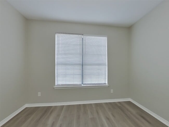 Building Photo - 963 Oak Lynn Dr