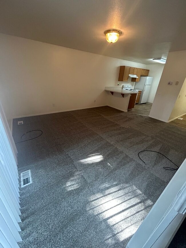 Building Photo - 2 bedrooms 1.5 bathroom with large living room, large kitchen PLUS 1 car garage. Bedrooms are huge