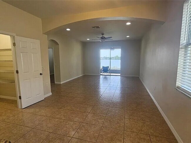 Building Photo - 2528 Ladoga Dr