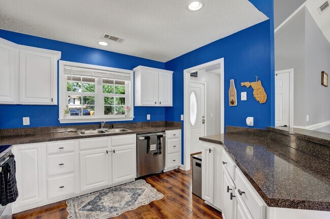 Building Photo - 211 Mikal Dr
