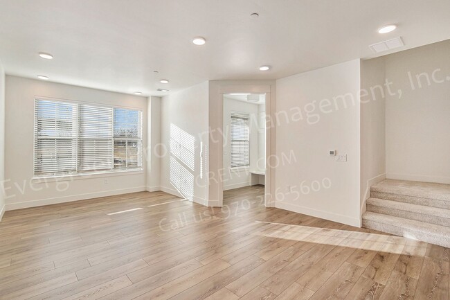 Building Photo - Beautiful Townhome in Kechter Farms!