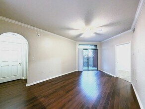 Building Photo - 2x2 1042 square feet with balcony