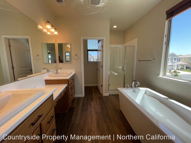 Building Photo - 4 br, 2.5 bath House - 3212 Vintage Drive