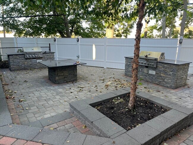 Building Photo - 45 Spring St