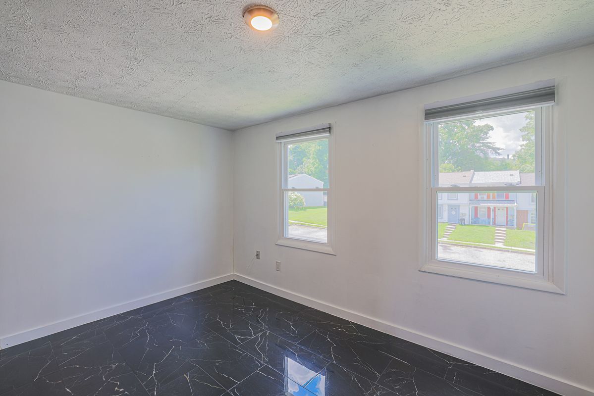 Building Photo - 9 Stillwood Cir