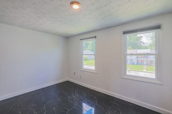 Building Photo - 9 Stillwood Cir