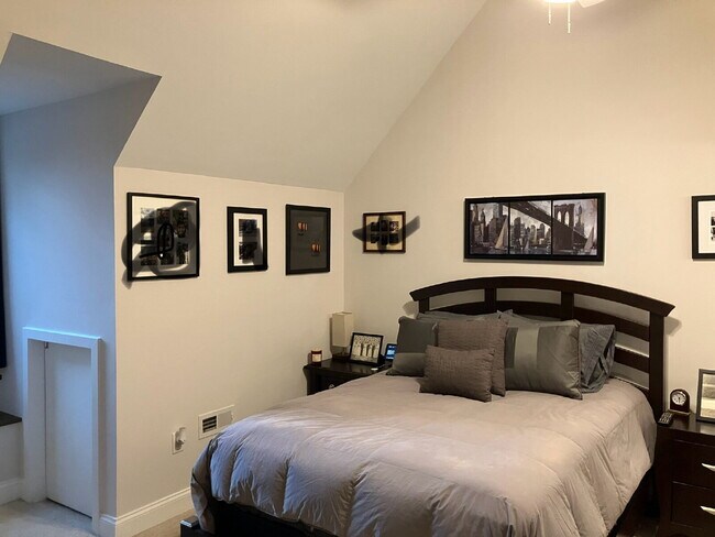 Building Photo - "Stylish 2-Bed 2-level Condo with Granite ...