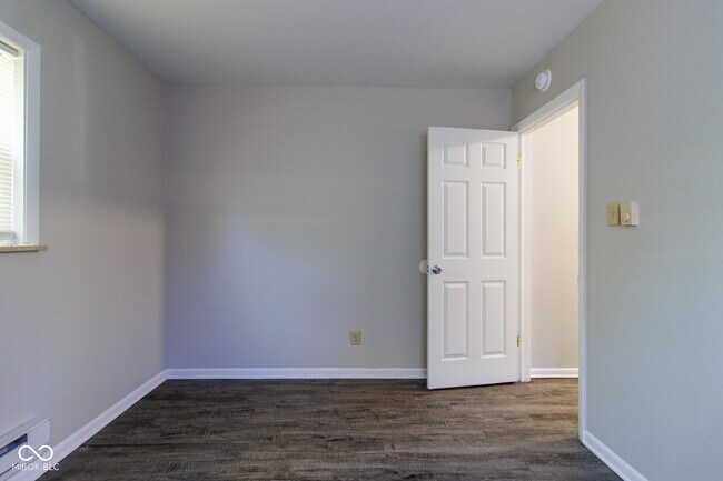 Building Photo - 5915 Devington Rd