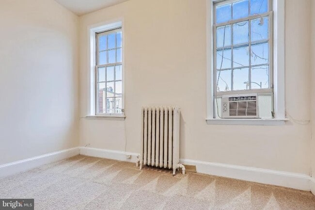 Building Photo - 825 11th St NE