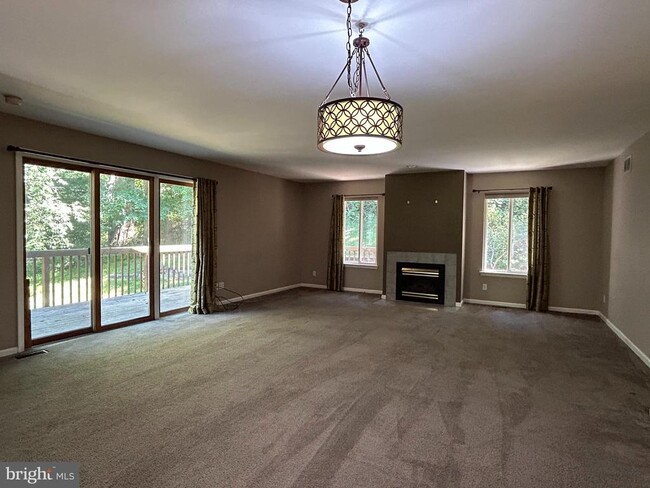 Building Photo - 319 Lynley Ln
