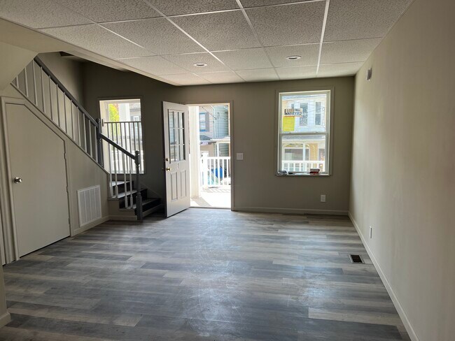 Building Photo - 113 N Coal St