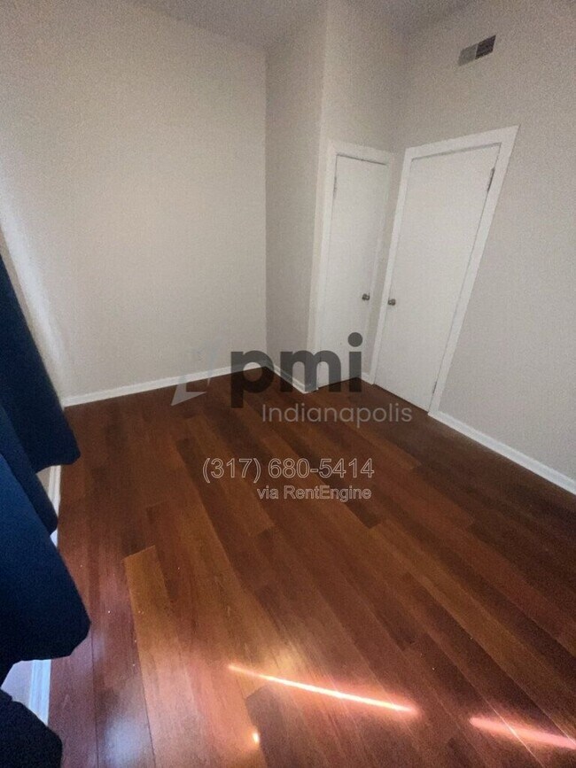 Building Photo - 402 N Delaware St