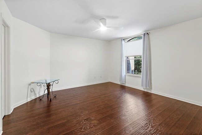 Building Photo - 705 Green Vista Ct
