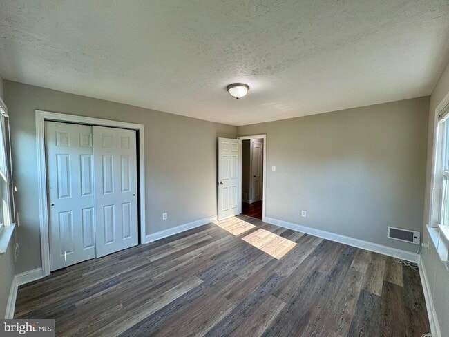 Building Photo - 7204 Glenridge Dr