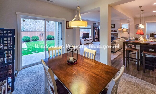 Building Photo - Gorgeous, Spacious 4 bed Home, CK Schools, LARGE fully fenced yard - A/C, close to trails and more!