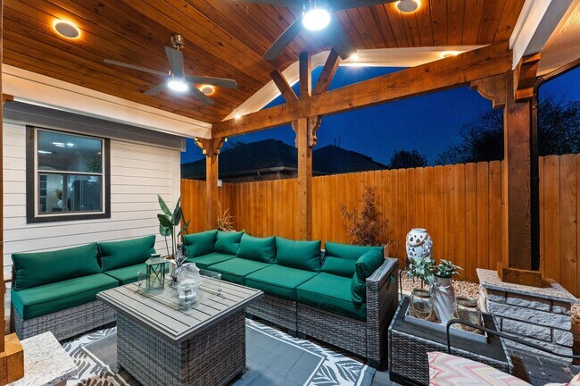 Building Photo - 19251 Hopeview Ct