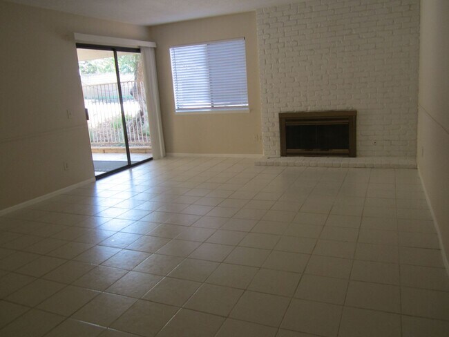 Building Photo - 2642 Laramie Rd