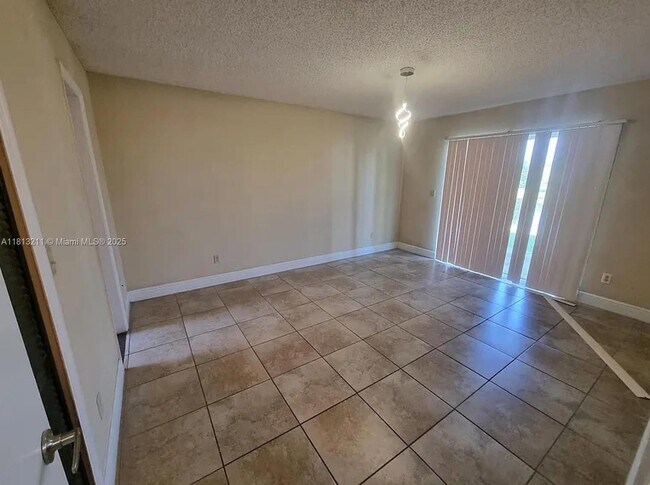 Building Photo - 2474 Sweetwater Club Cir