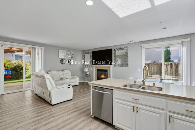 Building Photo - Monte Bella Community