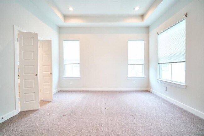 Building Photo - 2802 Grand Fountains Dr