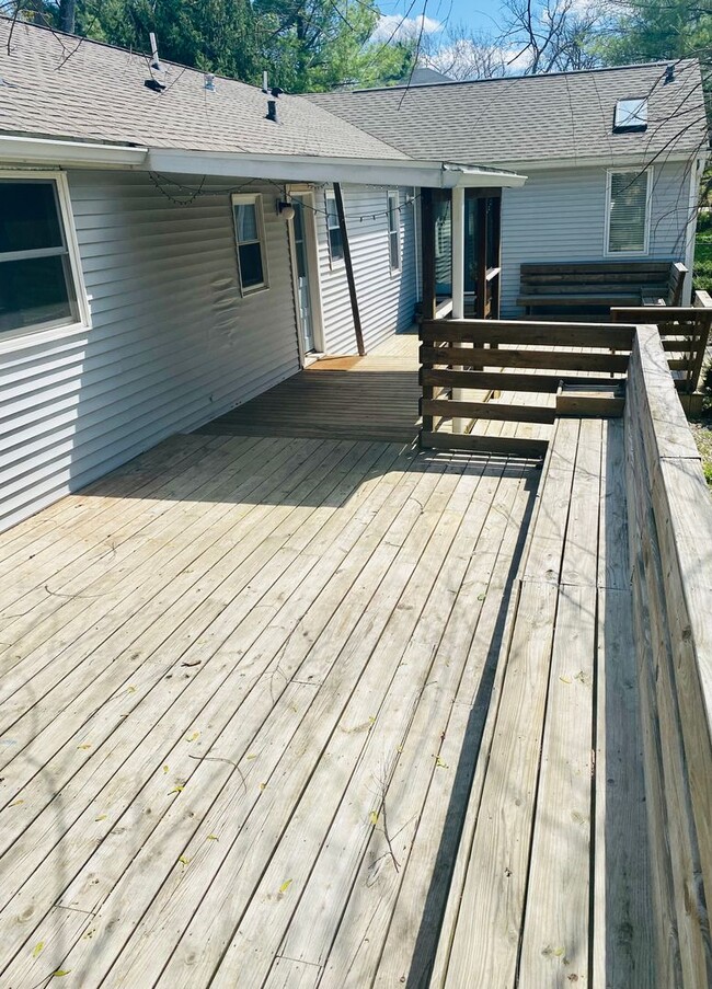 Building Photo - 4 bed/3bath-University Elementary School/I...