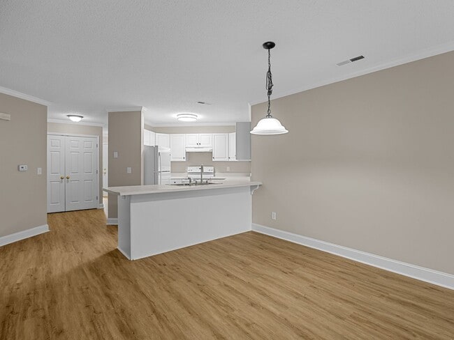 Building Photo - Newly Renovated 2BR, 2 BA Townhome in Greer SC