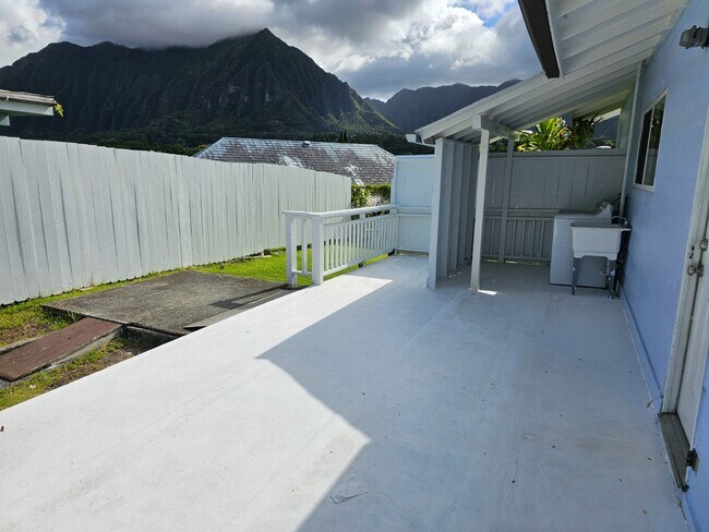 Building Photo - 3 Bed / 2 Bath Single-Family Attached Home...