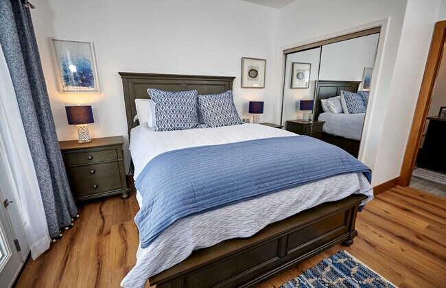 Building Photo - 7080 Via del Mar